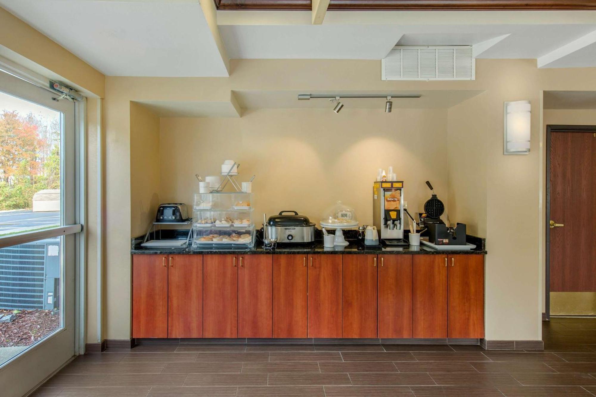 Comfort Suites Seaford Bagian luar foto