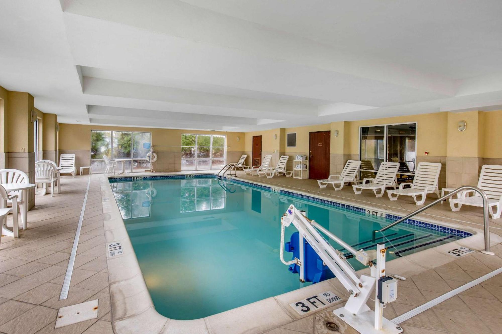 Comfort Suites Seaford Bagian luar foto