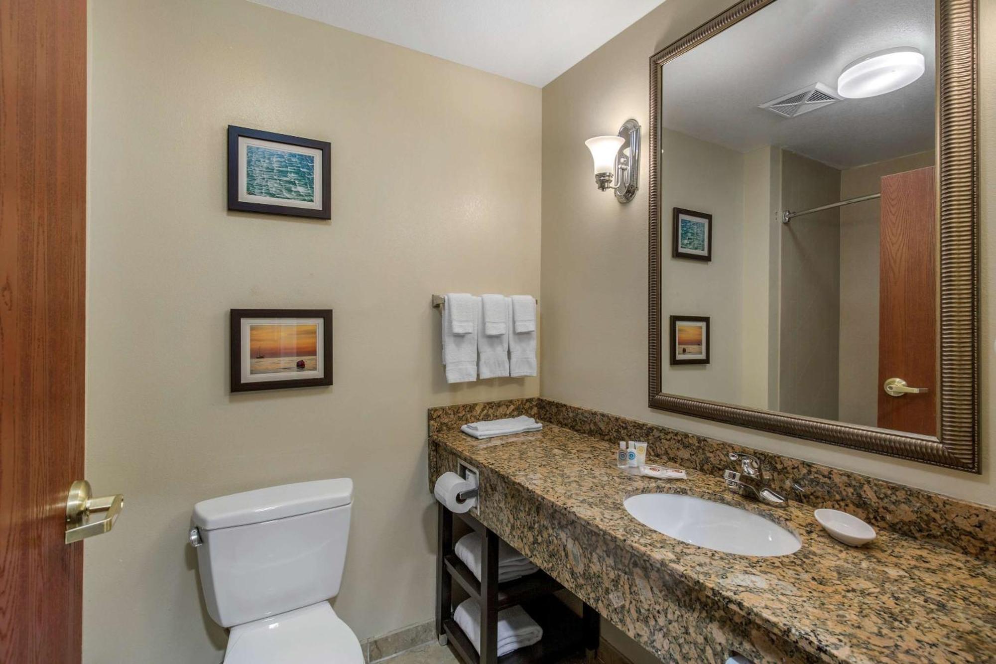 Comfort Suites Seaford Bagian luar foto