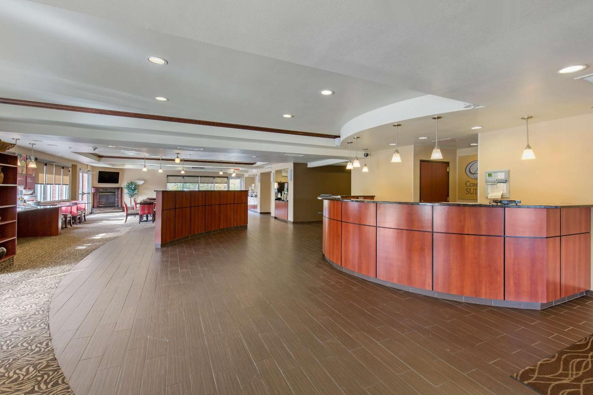 Comfort Suites Seaford Bagian luar foto
